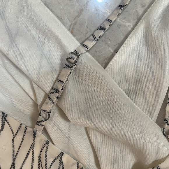 She + Sky dress white sheer lines Spagetti adjustable strap new never worn - Picture 7 of 8